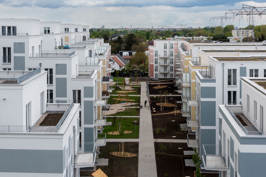 Neues Wohnen am Eisenhutweg, Berlin-Adlershof, Innenhof mit Spielplätzen