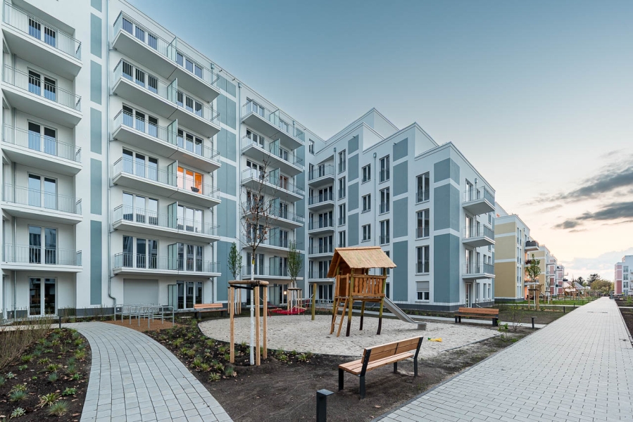 Neues Wohnen am Eisenhutweg, Berlin-Adlershof, Spielplatz vor Mietwohnungen