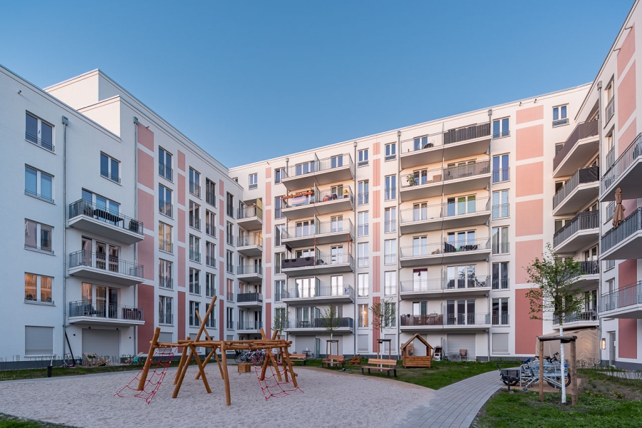 Neues Wohnen am Eisenhutweg, Berlin-Adlershof, Innenhof mit Spielplatz
