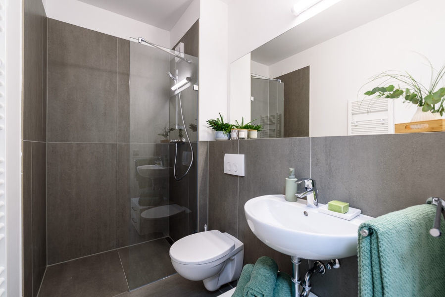Badezimmer mit Dusche