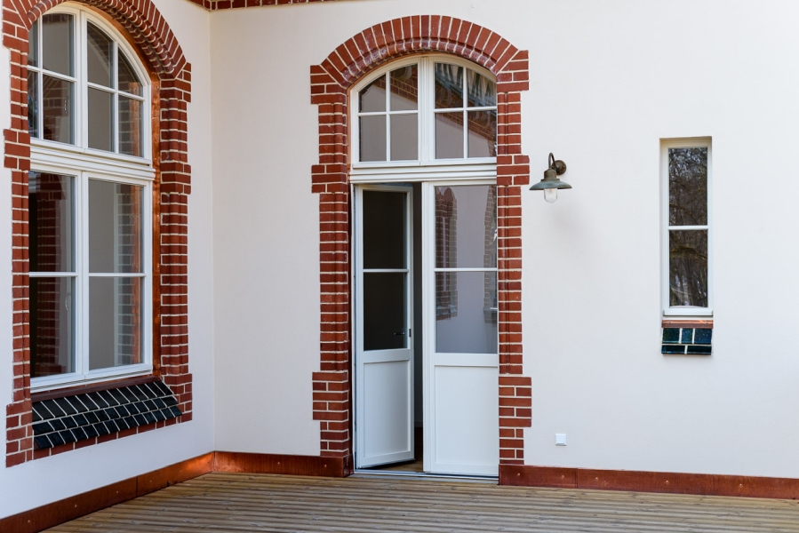 Terrasse und Terrassentür im sanierten Denkmal